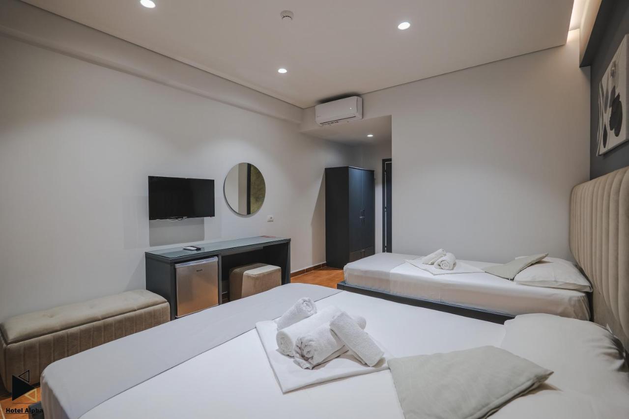 Hotel Alpha Sarandë エクステリア 写真